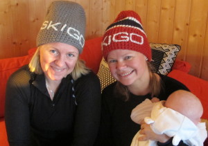 Trine og jeg i våre tøffe after-ski luer :)