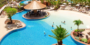 Hotellet har blant annet fine basseng