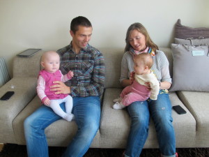 Koselig med besøk av lille Marte og Silje 