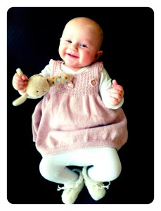 Fin i kjole etter Silje som Idas svigermor har strikket