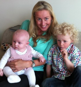 Synnøve kler å være to-barns mor :)