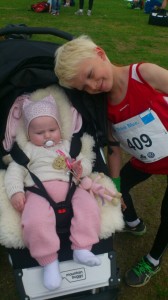 Henrik før start. Han gleder seg til å løpe. 