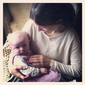 Maja koser seg på fanget til Silje Helen