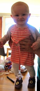 Stor jente som er klar til kontroll på helsestasjonen