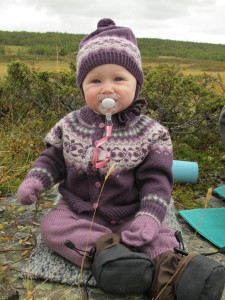 Alt blir så bra etter å ha fått i seg litt mat! Lurer på hvem hun slekter på....